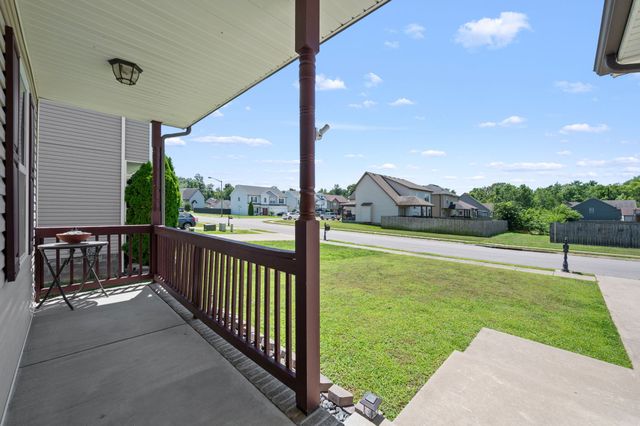 689 Fox Hound Dr, Clarksville, TN 37040