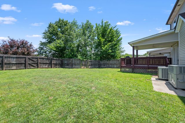 689 Fox Hound Dr, Clarksville, TN 37040