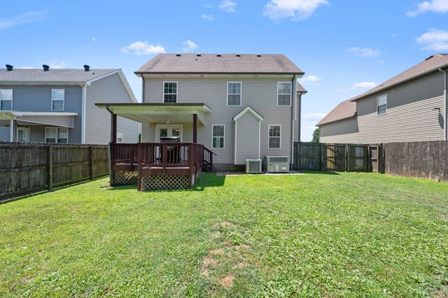 689 Fox Hound Dr, Clarksville, TN 37040