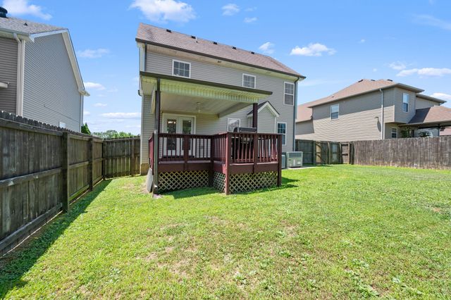 689 Fox Hound Dr, Clarksville, TN 37040