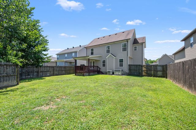 689 Fox Hound Dr, Clarksville, TN 37040