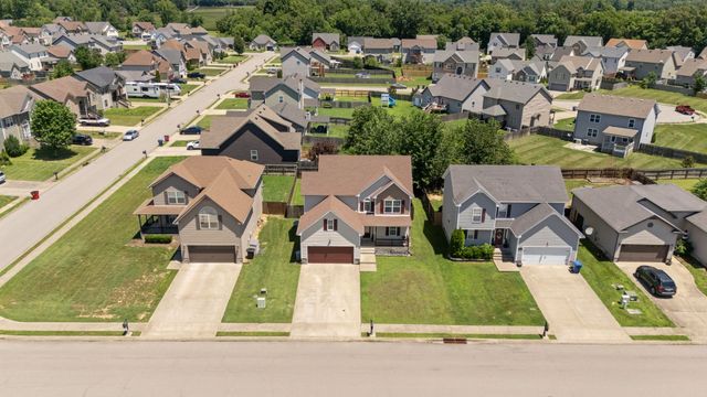 689 Fox Hound Dr, Clarksville, TN 37040