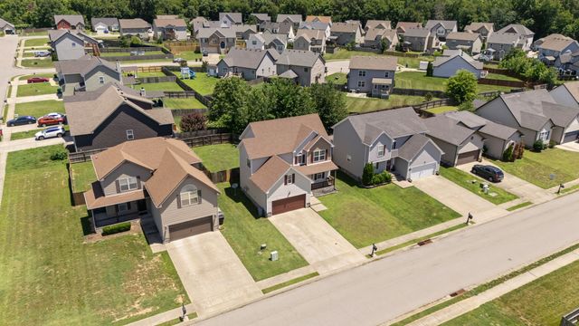 689 Fox Hound Dr, Clarksville, TN 37040