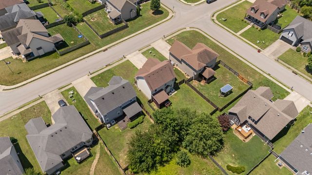 689 Fox Hound Dr, Clarksville, TN 37040