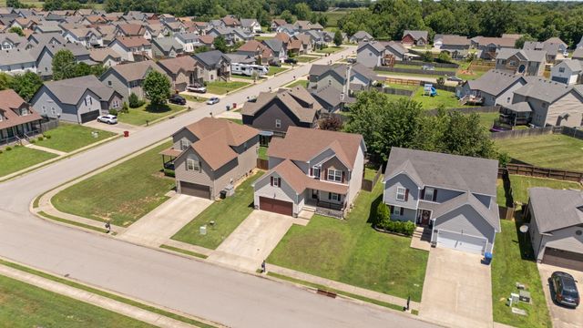 689 Fox Hound Dr, Clarksville, TN 37040