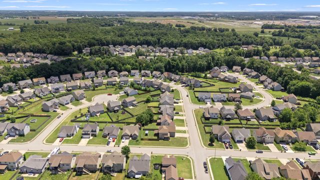 689 Fox Hound Dr, Clarksville, TN 37040