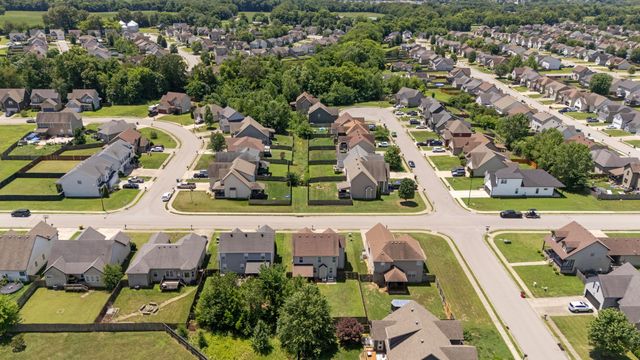 689 Fox Hound Dr, Clarksville, TN 37040
