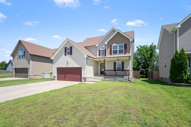 689 Fox Hound Dr, Clarksville, TN 37040