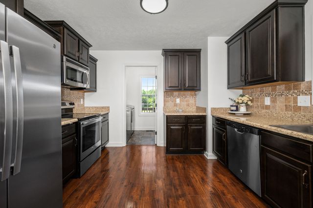 689 Fox Hound Dr, Clarksville, TN 37040