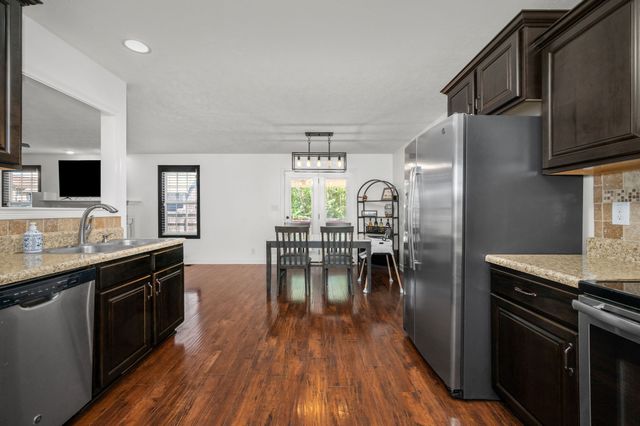 689 Fox Hound Dr, Clarksville, TN 37040