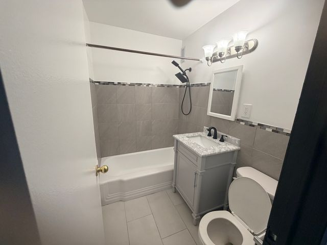 7337 S South Shore Drive 326, Chicago, IL 60649