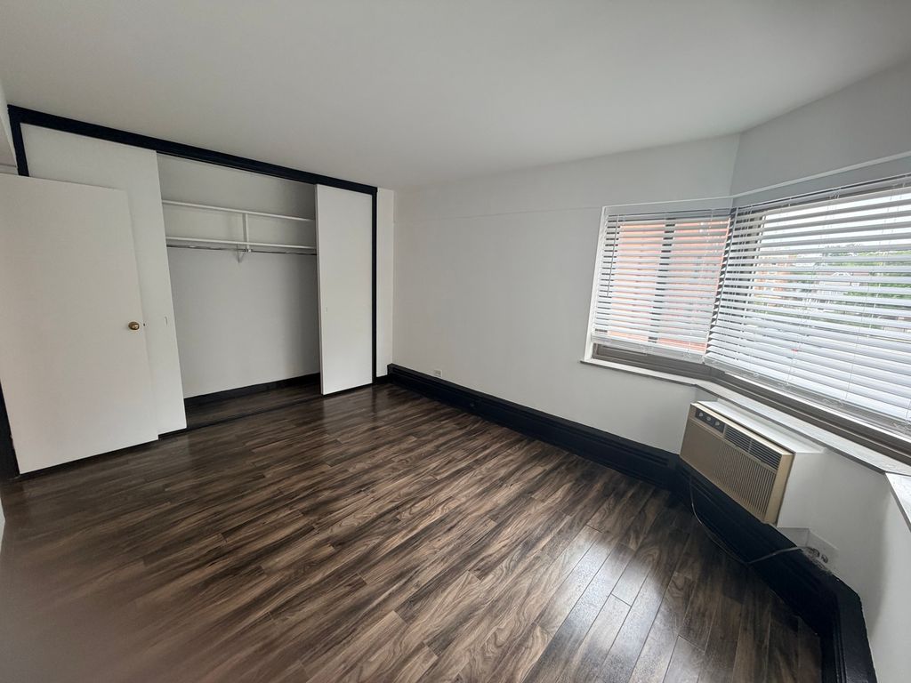 7337 S South Shore Drive 326, Chicago, IL 60649