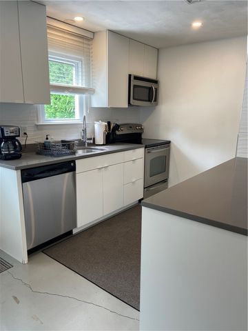 101 Briarwood Avenue A, Middletown, RI 02842