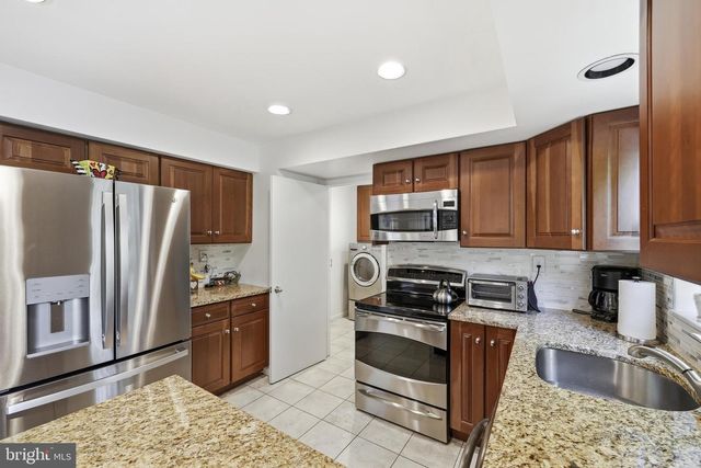 10 WANDERING TRAIL, Potomac, MD 20854