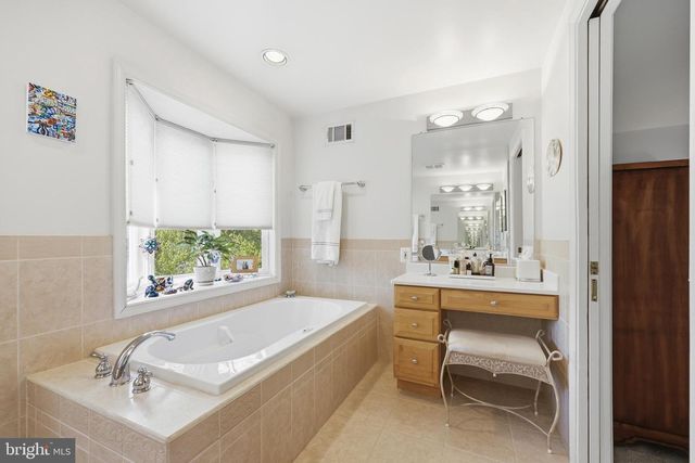 10 WANDERING TRAIL, Potomac, MD 20854