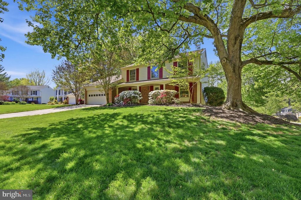 Image 2 of property listing at 10 WANDERING TRAIL, Potomac, MD 20854