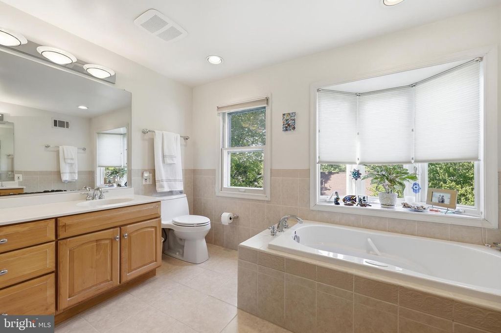 Image 29 of property listing at 10 WANDERING TRAIL, Potomac, MD 20854