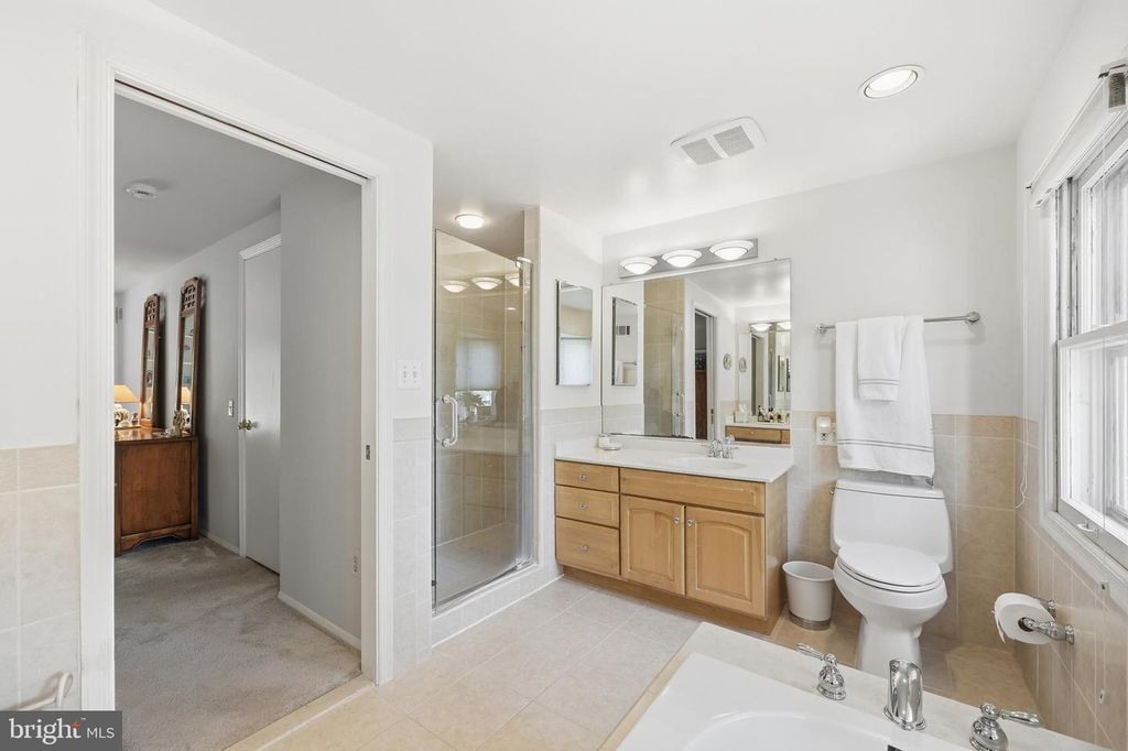 Image 30 of property listing at 10 WANDERING TRAIL, Potomac, MD 20854