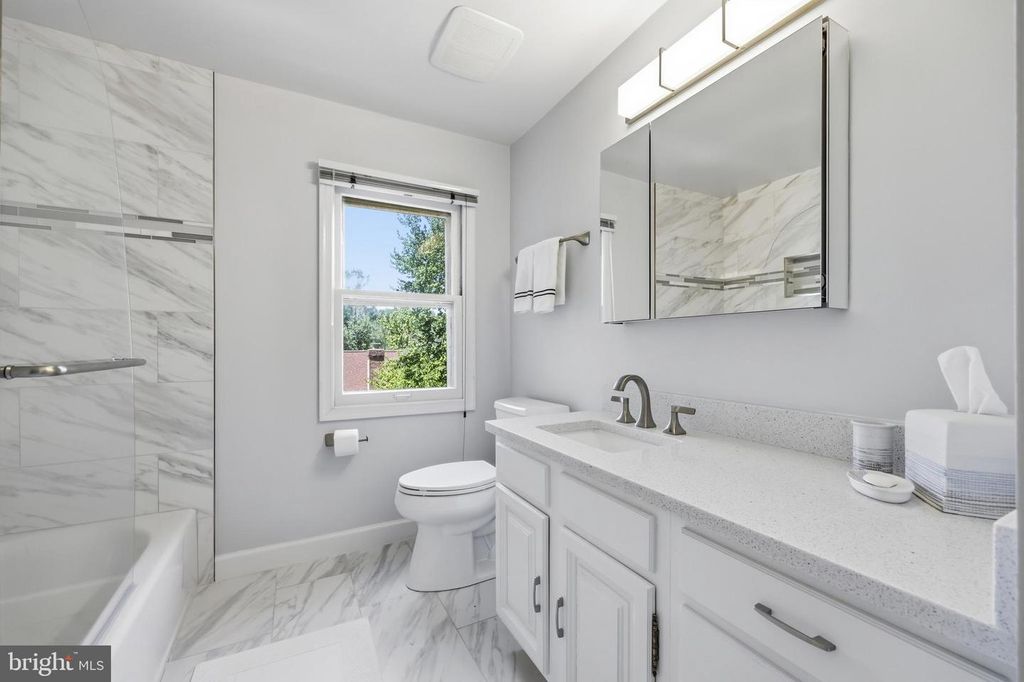 Image 35 of property listing at 10 WANDERING TRAIL, Potomac, MD 20854
