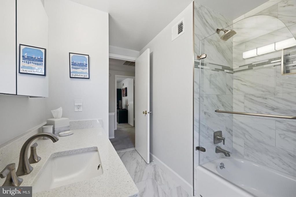 Image 36 of property listing at 10 WANDERING TRAIL, Potomac, MD 20854