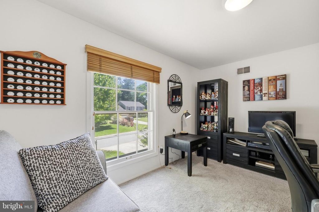 Image 40 of property listing at 10 WANDERING TRAIL, Potomac, MD 20854
