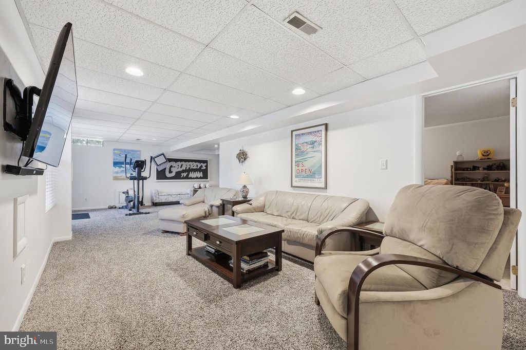 Image 47 of property listing at 10 WANDERING TRAIL, Potomac, MD 20854