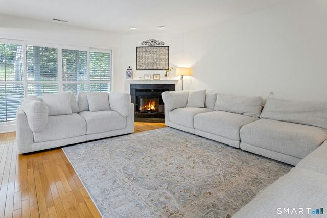 7 Glen Ridge 7, Wilton, CT 06897