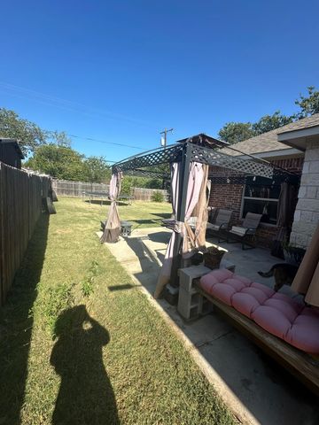 4378 McCart Avenue, Fort Worth, TX 76115