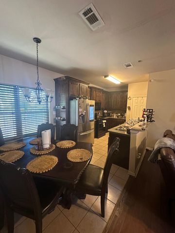 4378 McCart Avenue, Fort Worth, TX 76115