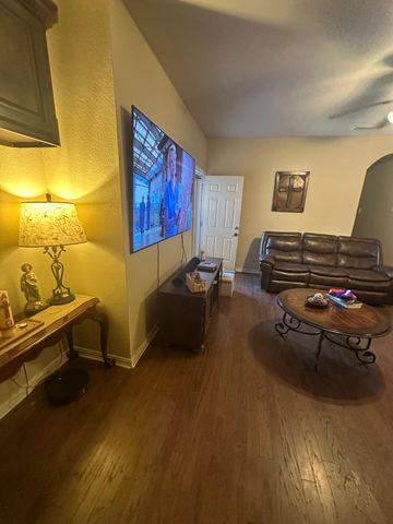 4378 McCart Avenue, Fort Worth, TX 76115