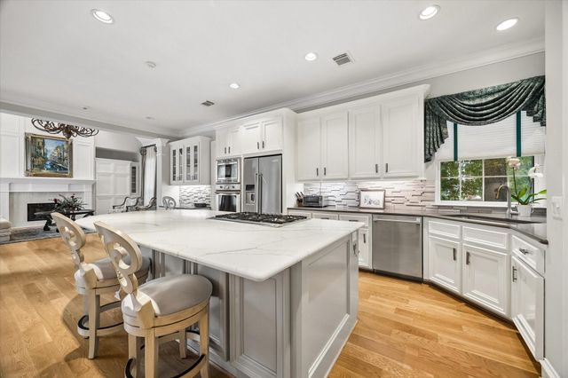 15 Golf Links Court, Kingwood, TX 77339