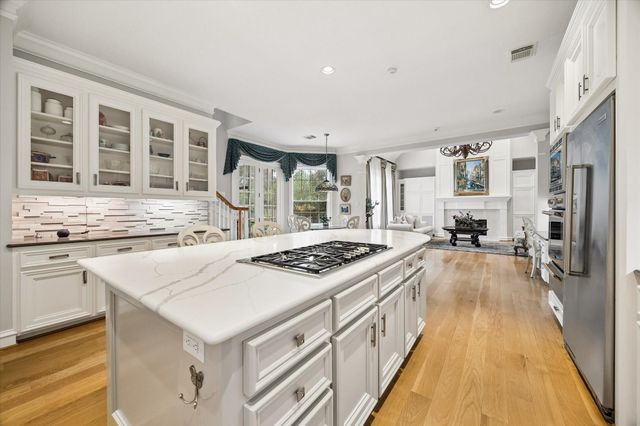 15 Golf Links Court, Kingwood, TX 77339