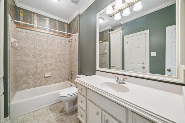 15 Golf Links Court, Kingwood, TX 77339