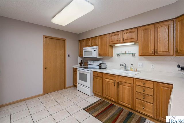 2320 Hoffman Path, Mankato, MN 56001