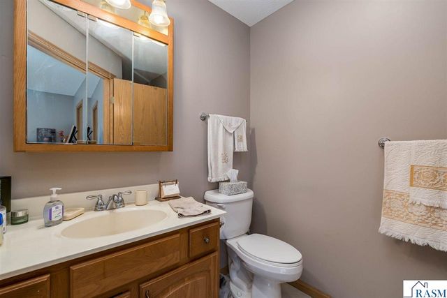 2320 Hoffman Path, Mankato, MN 56001