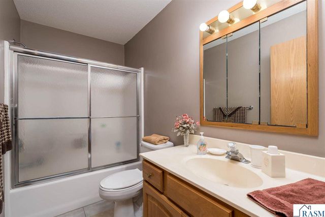 2320 Hoffman Path, Mankato, MN 56001