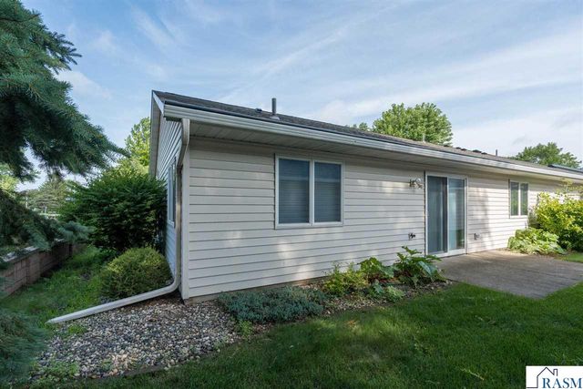 2320 Hoffman Path, Mankato, MN 56001