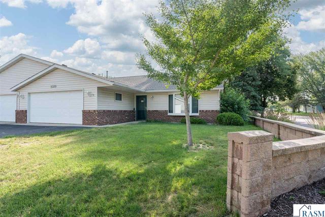 2320 Hoffman Path, Mankato, MN 56001