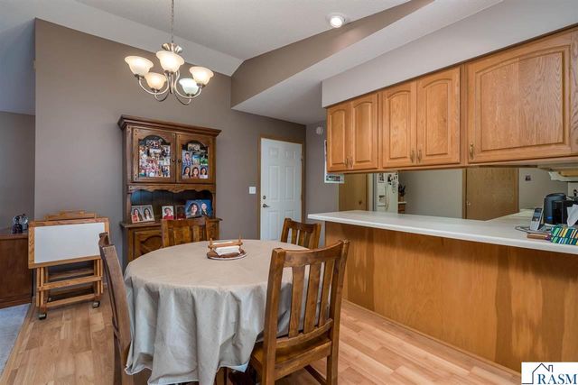 2320 Hoffman Path, Mankato, MN 56001
