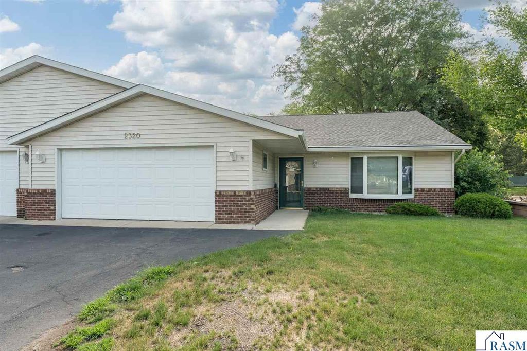 2320 Hoffman Path, Mankato, MN 56001