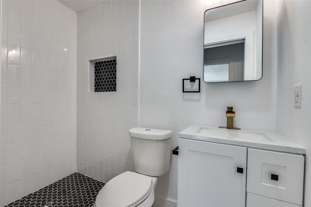 927 S Franklin Street, Dallas, TX 75211
