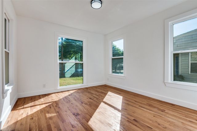 927 S Franklin Street, Dallas, TX 75211