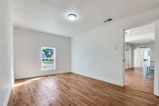 927 S Franklin Street, Dallas, TX 75211