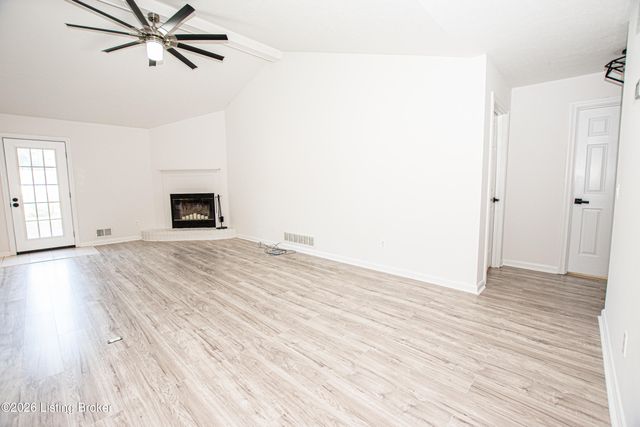 360 Shadowlawn Dr, Louisville, KY 40229