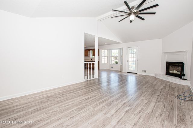 360 Shadowlawn Dr, Louisville, KY 40229