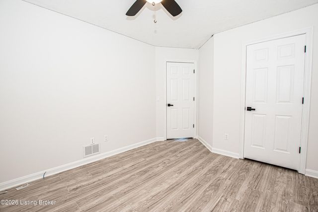 360 Shadowlawn Dr, Louisville, KY 40229