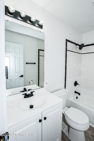 360 Shadowlawn Dr, Louisville, KY 40229