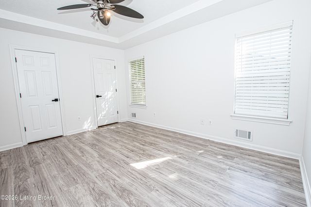 360 Shadowlawn Dr, Louisville, KY 40229