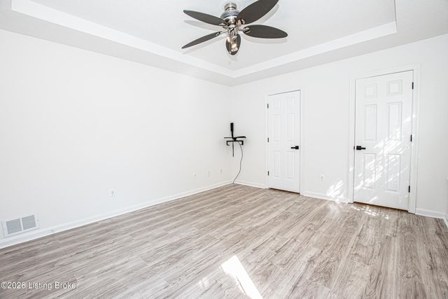 360 Shadowlawn Dr, Louisville, KY 40229