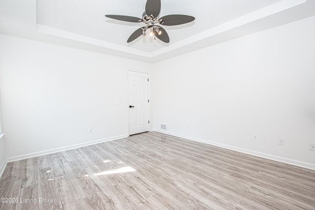 360 Shadowlawn Dr, Louisville, KY 40229